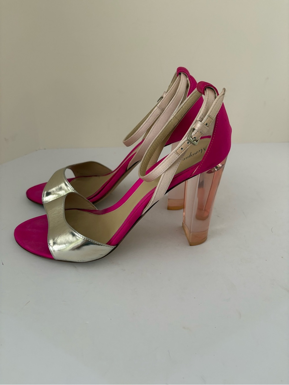 Monique Lhuillier Thea Block Heel Sandals in Hot pink satin/gold leather. Size 9